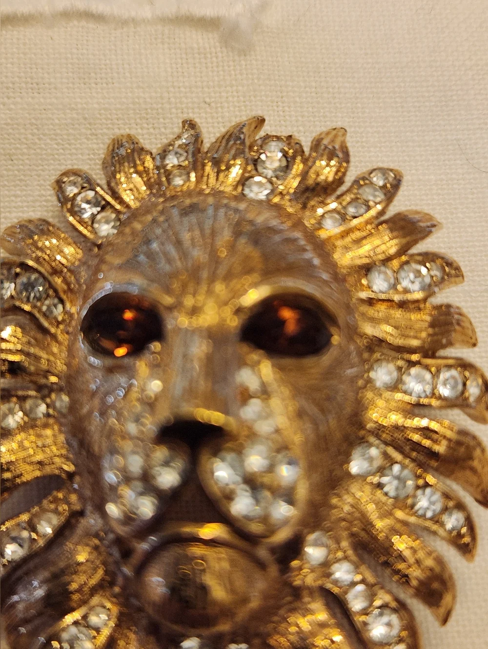 Vintage Attwood & Sawyer Lion Head Crystal Pin Brooch EUC Rhinestone Gold Tone